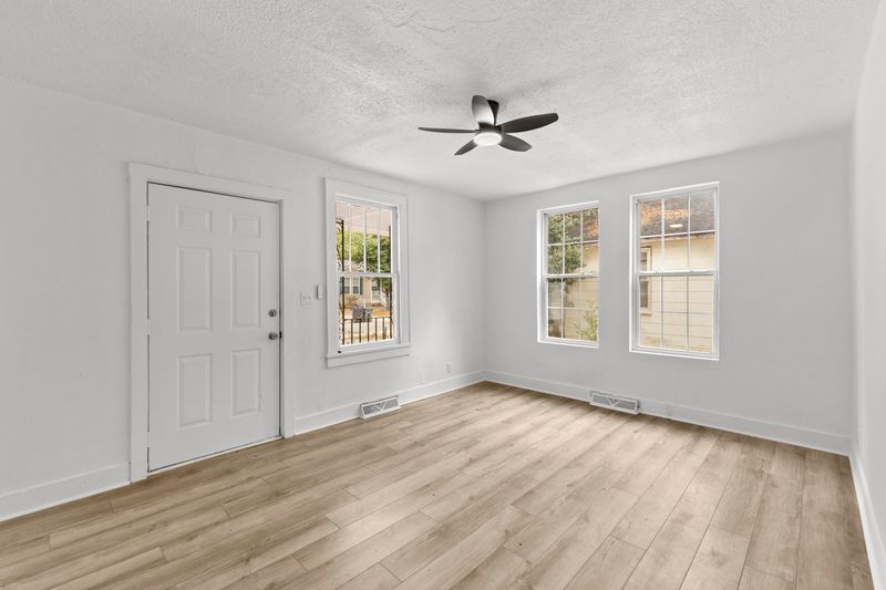 2722 W Surrey Dr, North Charleston, SC 29405