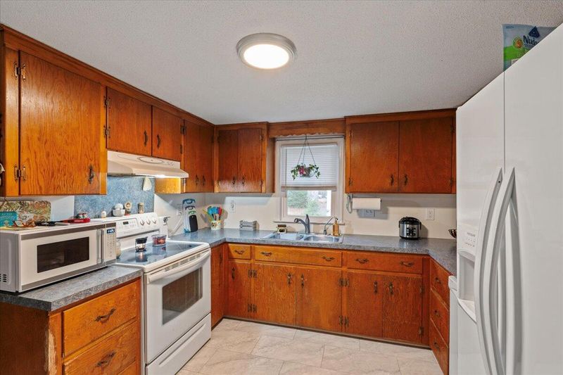 206 Dukes St, Saint George, SC 29477