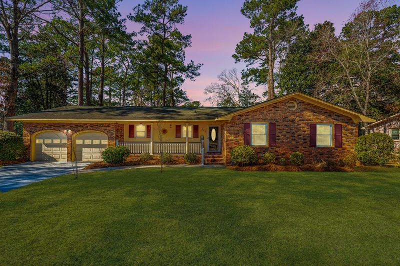 715 Old Golf Rd, Summerville, SC 29483