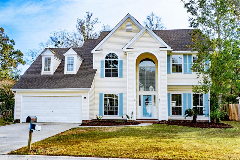 212 Thomaston Ave, Summerville, SC 29485
