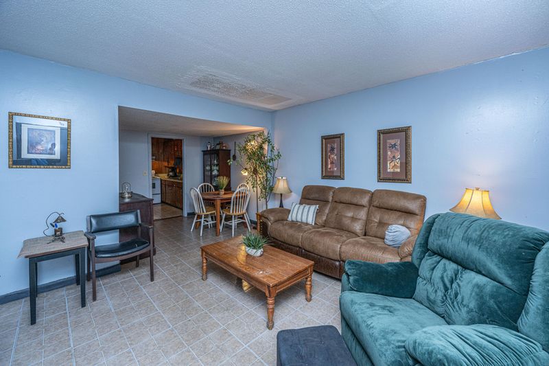 37 F St #B, Charleston, SC 29403