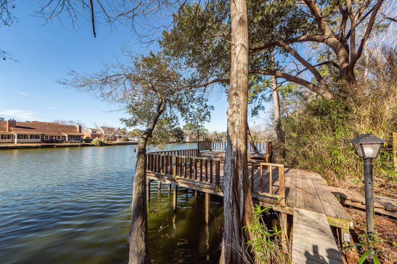 210 Lakeview Dr, Summerville, SC 29485