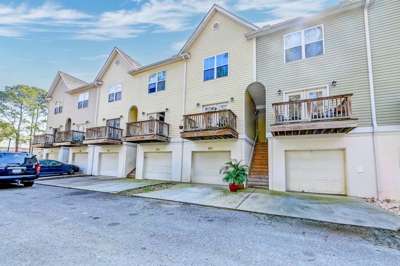949 E Estates Blvd #303, Charleston, SC 29414