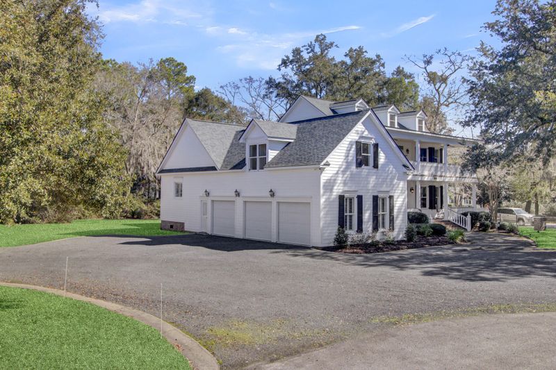 100 Oak Village Ln, Summerville, SC 29483