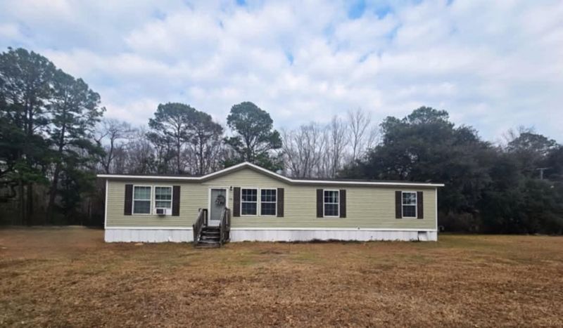 114 Gertie Ln, Cordesville, SC 29434