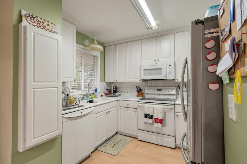2 Pony Ln, Charleston, SC 29407