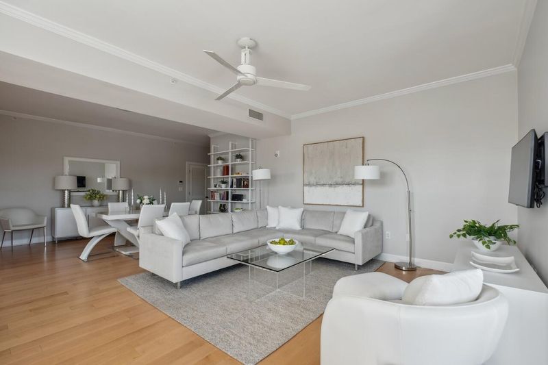 33 Calhoun St #218, Charleston, SC 29401
