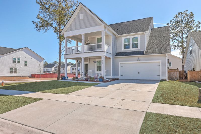 203 Red Bluff St, Summerville, SC 29483