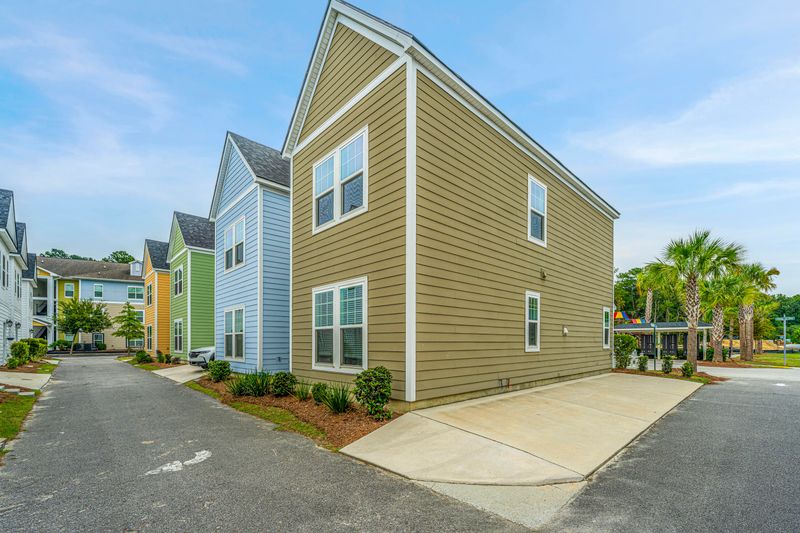2970 Evening Tide Dr, Hanahan, SC 29410
