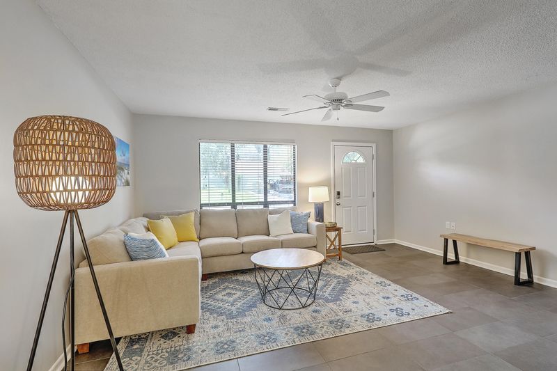 208 Kentucky Dr, Ladson, SC 29456