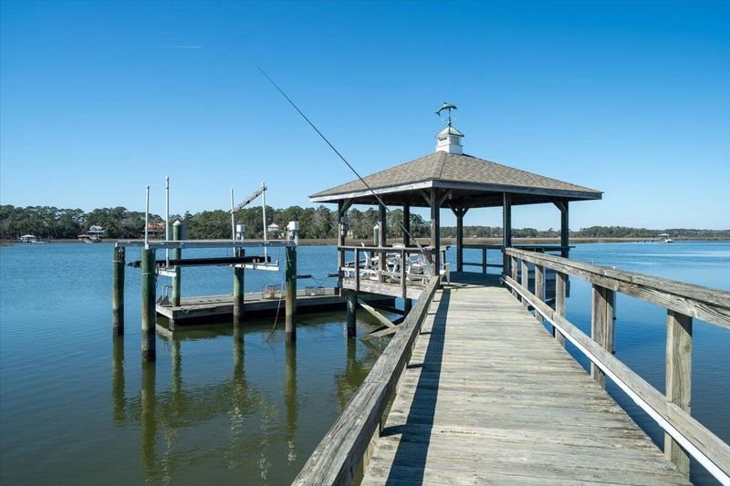 8587 Middleton Point Ln, Edisto Island, SC 29438