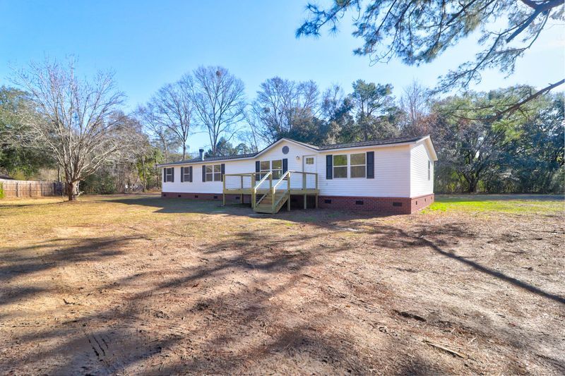 5760 Teaster Ln, Ravenel, SC 29470