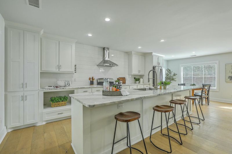 1247 Oakcrest Dr, Charleston, SC 29412