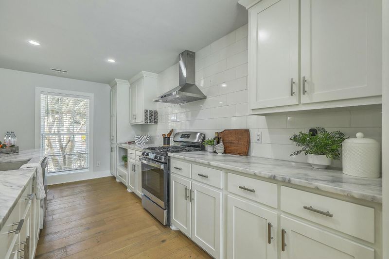 1247 Oakcrest Dr, Charleston, SC 29412