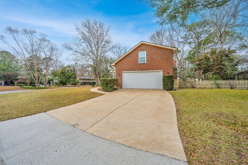476 E Wimbledon Dr, Charleston, SC 29412