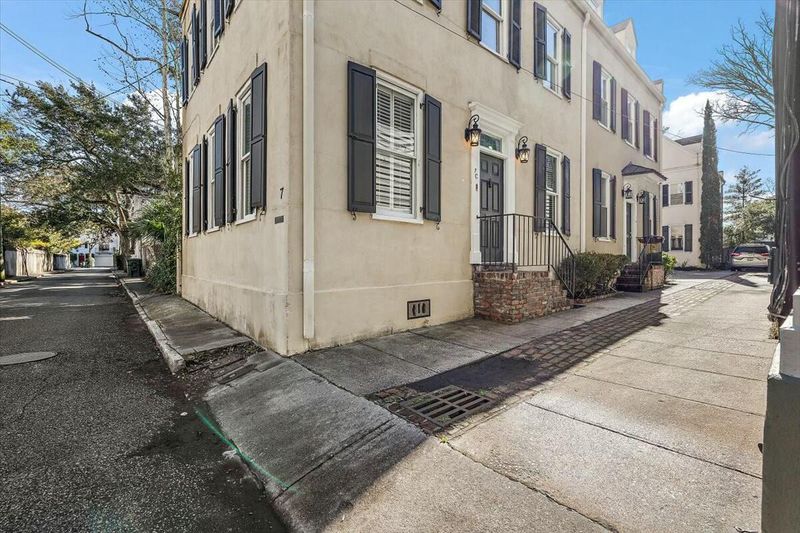 7 West St #C, Charleston, SC 29401