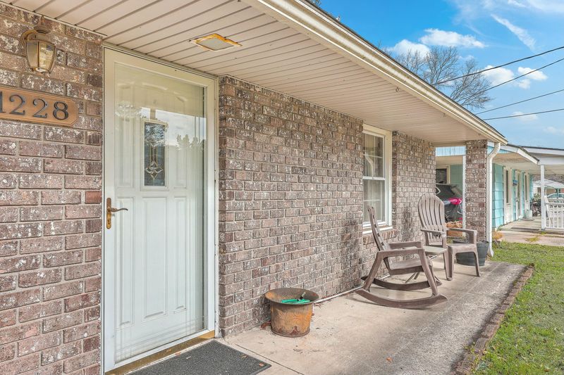 1228 Hawthorne Rd, Hanahan, SC 29410