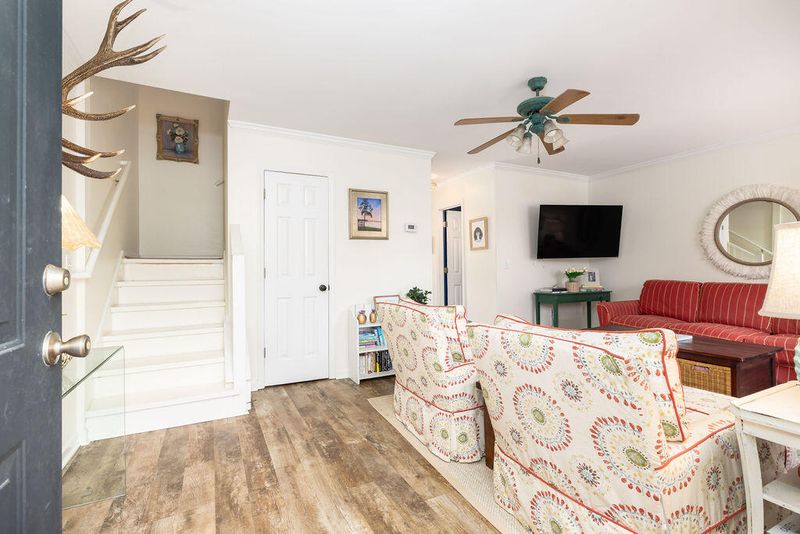 1662 Hunters Run Dr, Mount Pleasant, SC 29464