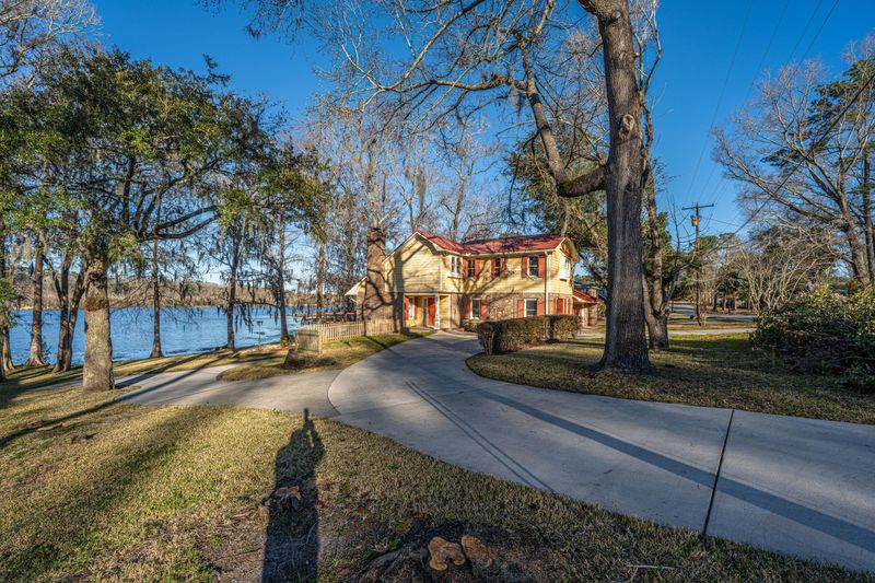105 Goose Creek Dr, Goose Creek, SC 29445