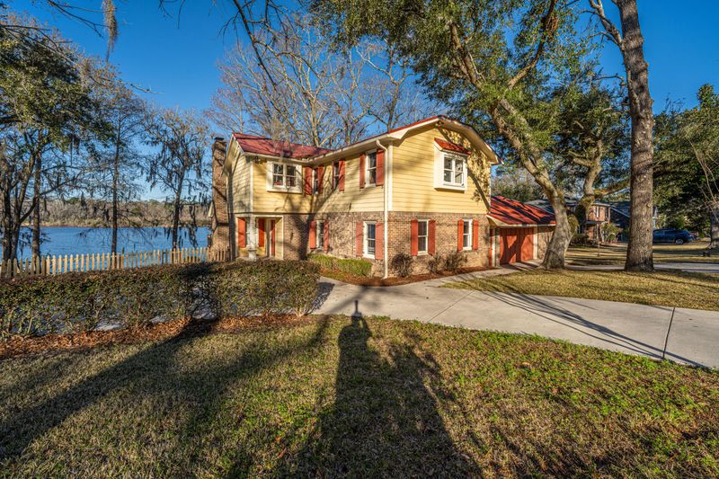 105 Goose Creek Dr, Goose Creek, SC 29445