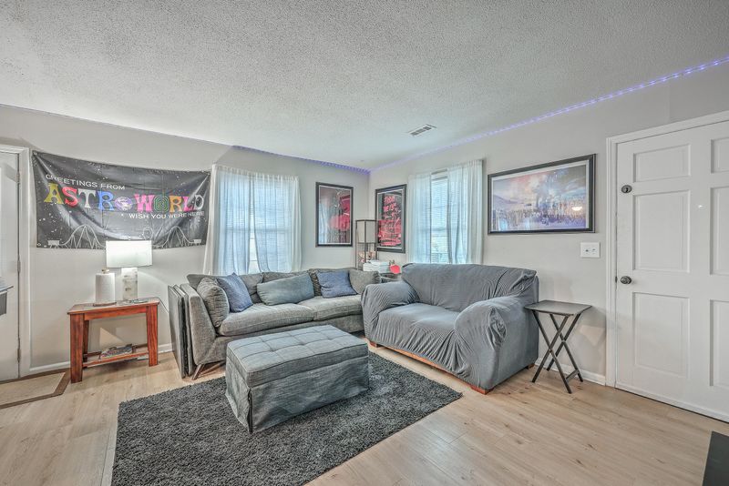 111 Summit Ave, Goose Creek, SC 29445
