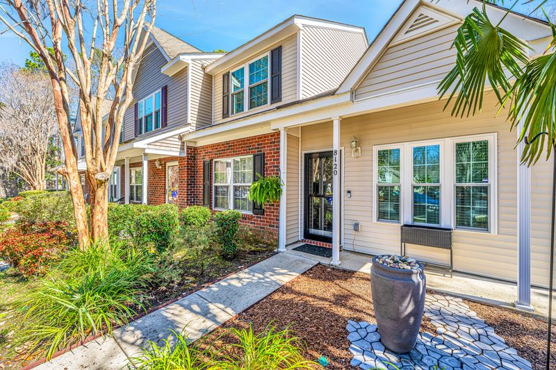 8120 Shadow Oak Dr, North Charleston, SC 29406