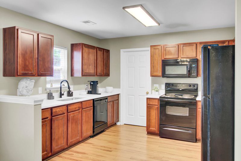 112 Avonshire Dr, Summerville, SC 29483