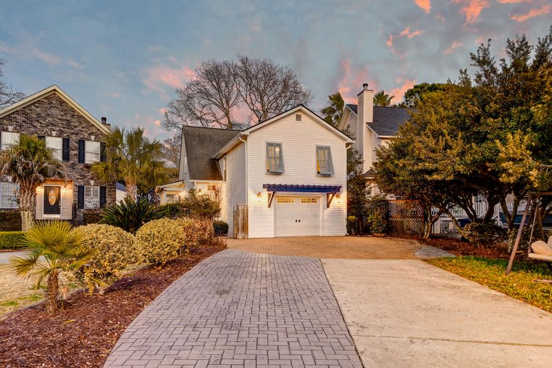 810 Harbor Place Dr, Charleston, SC 29412