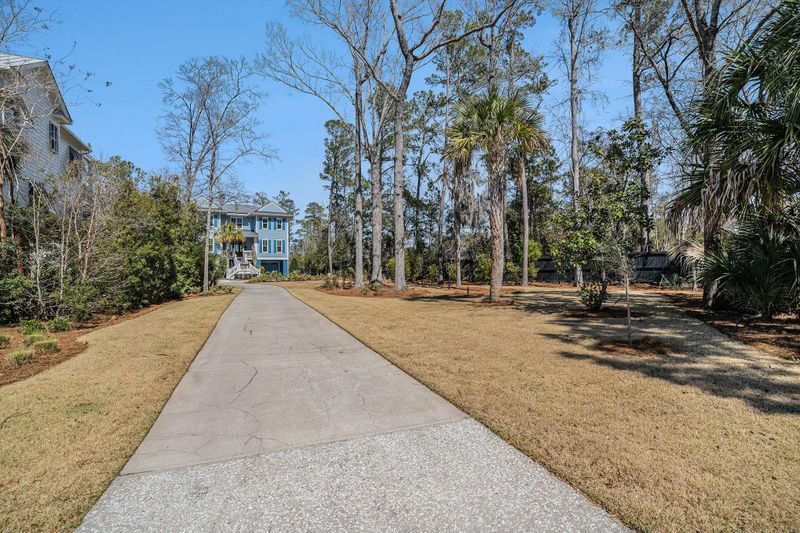 1899 N James Gregarie Rd, Mount Pleasant, SC 29466