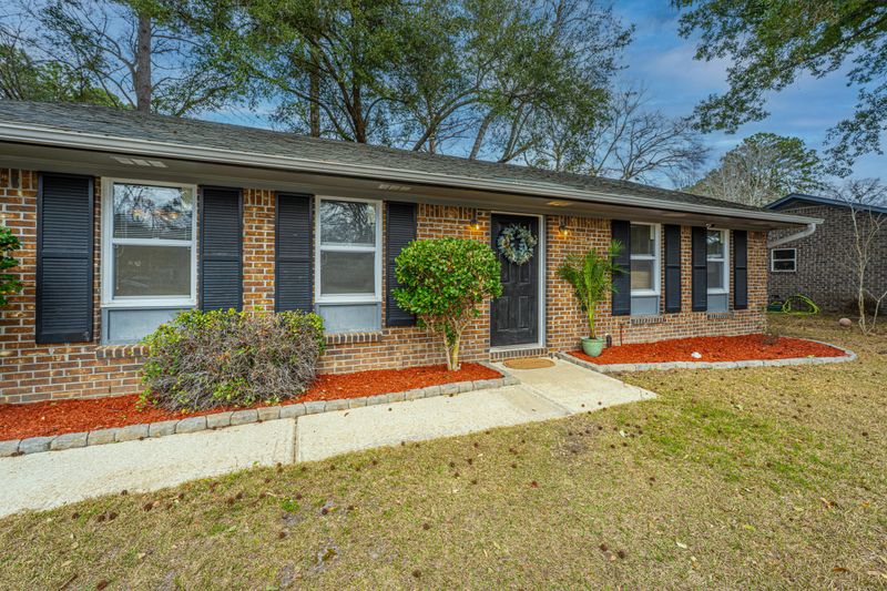 111 Stephanie Cir, Summerville, SC 29483