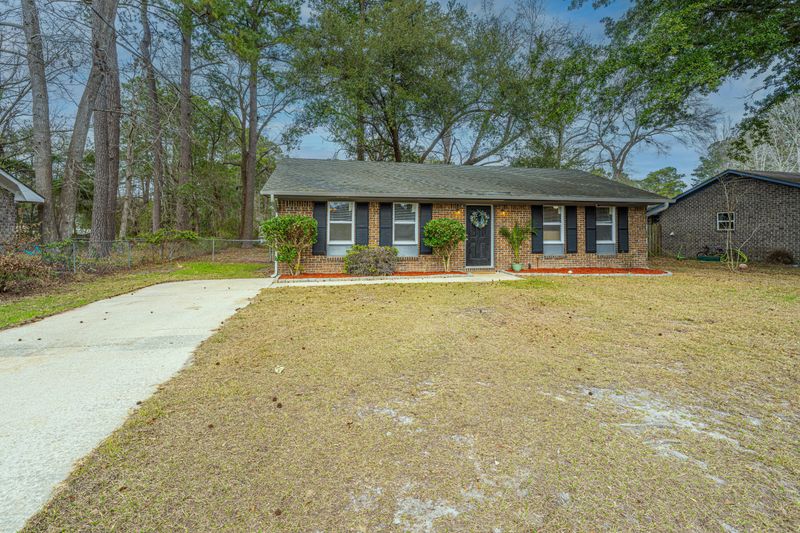 111 Stephanie Cir, Summerville, SC 29483