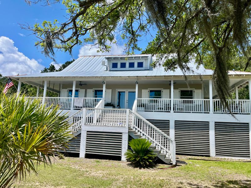 7753 Blue House Ln, Edisto Island, SC 29438