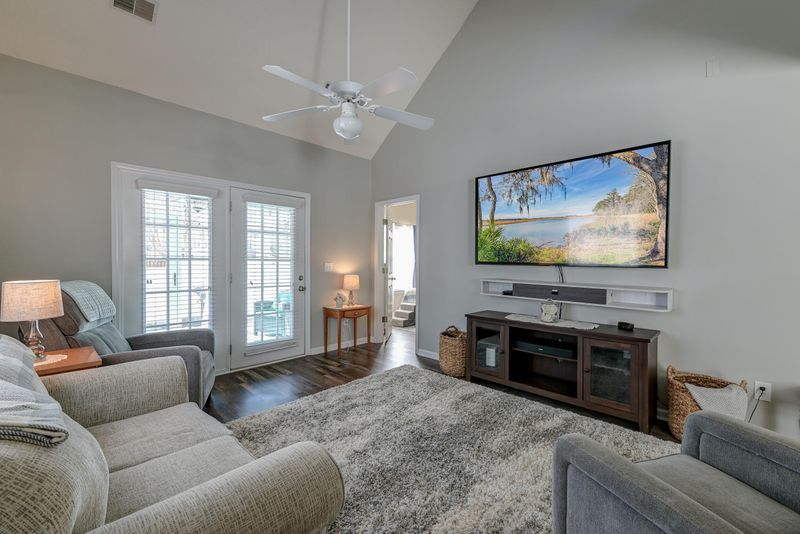 1504 Yellow Hawthorn Cir, Summerville, SC 29483