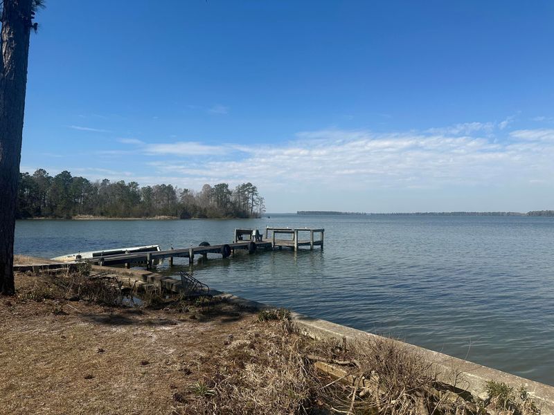 425 Lake Moultrie Dr, Bonneau, SC 29431