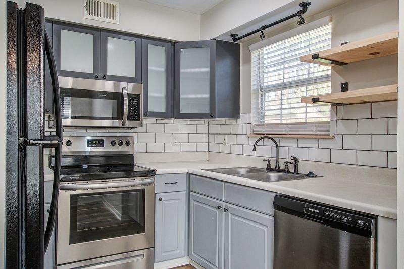 130 Luden Dr #B, Summerville, SC 29483