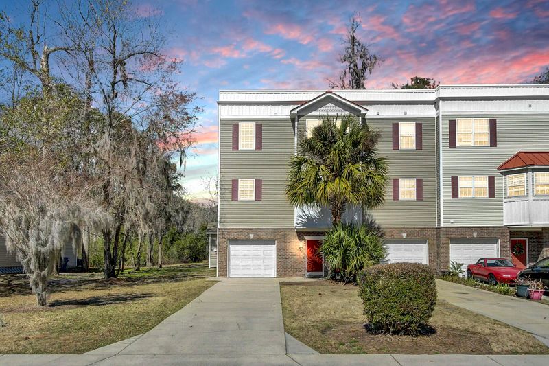 4610 Palm View Cir, North Charleston, SC 29418