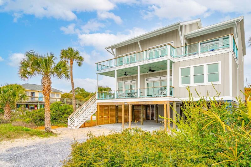 220 W Arctic Ave, Folly Beach, SC 29439