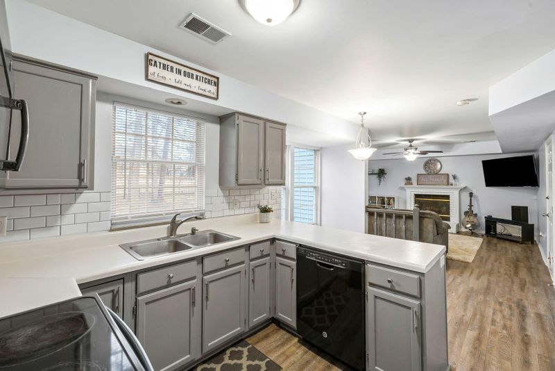 102 Kingsbridge Dr, Goose Creek, SC 29445