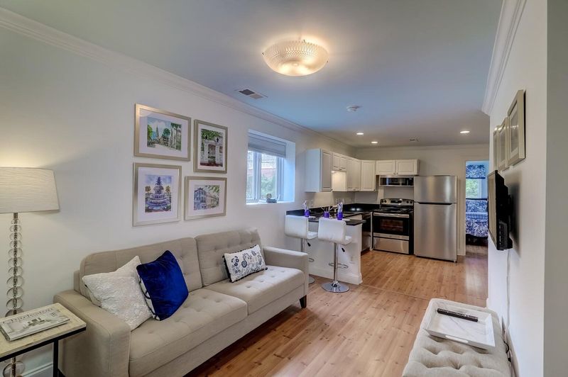 338 King St #B, Charleston, SC 29401