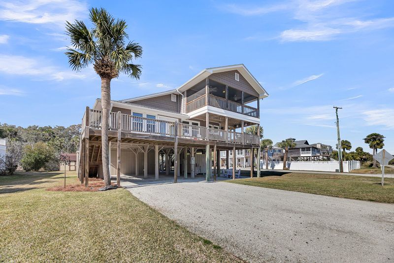 601 Pompano Rd, Edisto Island, SC 29438