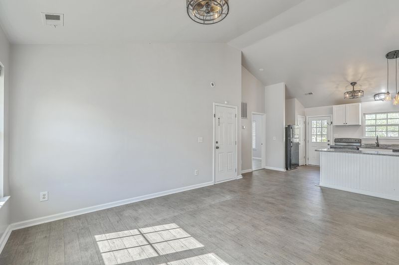 191 Blackstone Dr, Moncks Corner, SC 29461