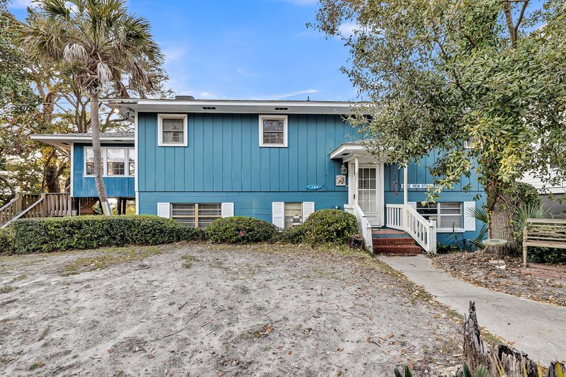 702 E Erie Ave, Folly Beach, SC 29439