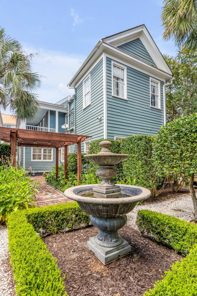 157 Tradd St, Charleston, SC 29401