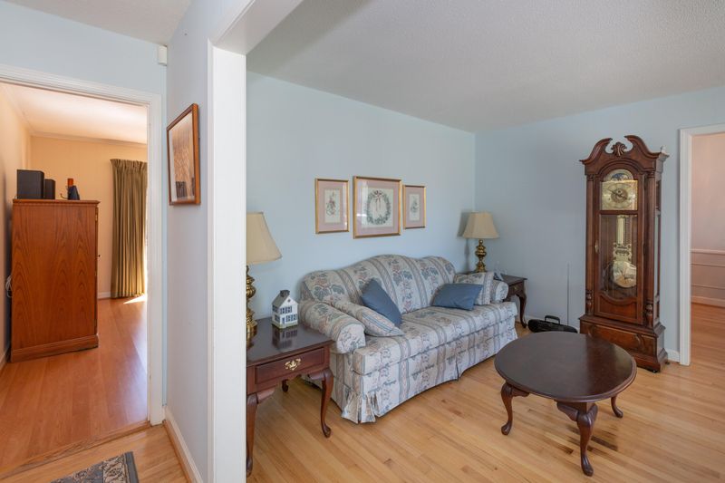 8341 Delhi Rd, North Charleston, SC 29406