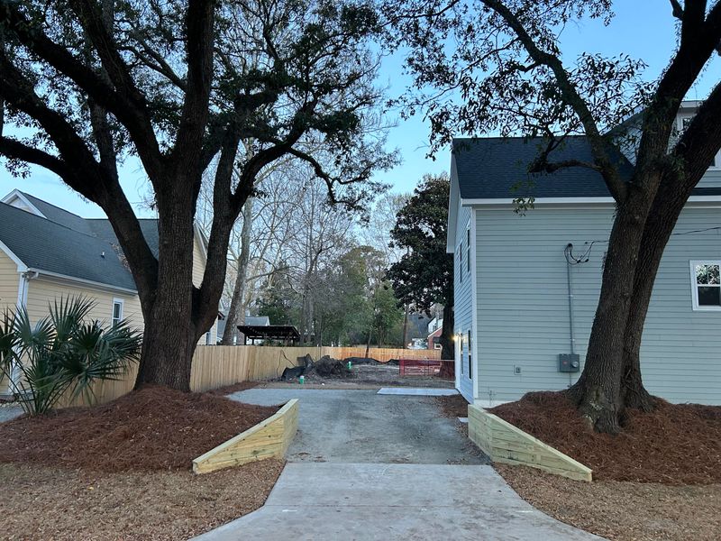 651 Magnolia Rd, Charleston, SC 29407