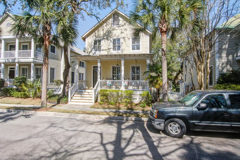 102 Barnaby St, Charleston, SC 29492
