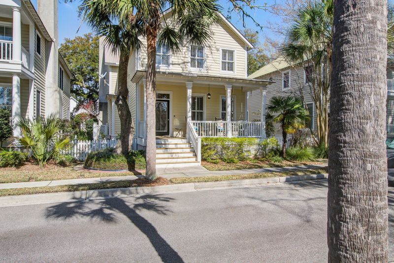 102 Barnaby St, Charleston, SC 29492