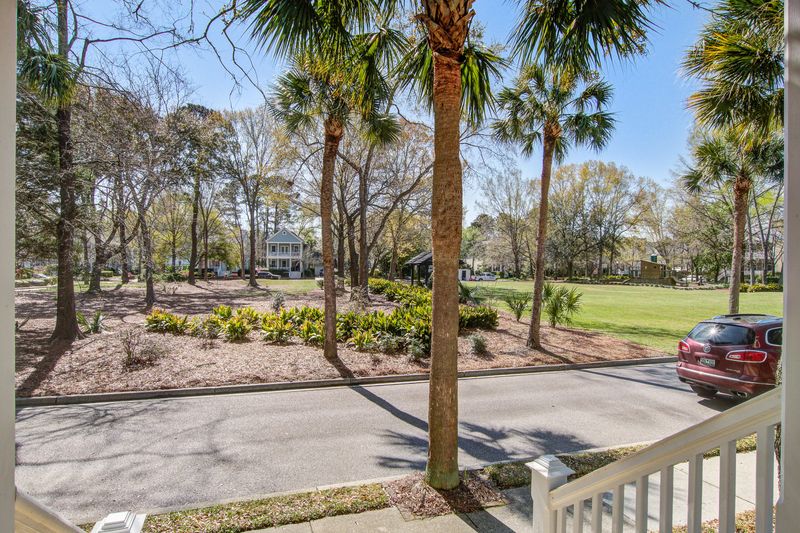 102 Barnaby St, Charleston, SC 29492