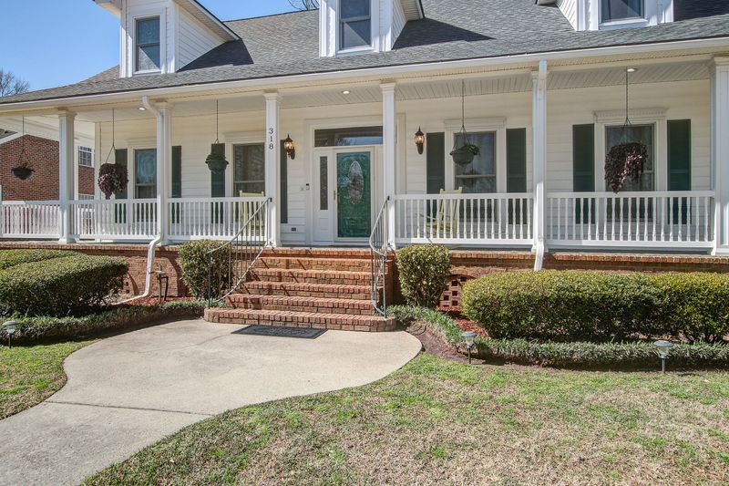 318 Archibald Dr, Goose Creek, SC 29445