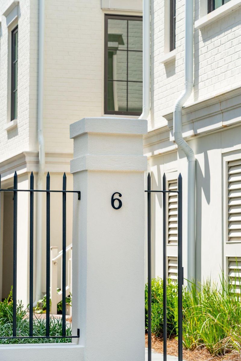 75 Concord St, Charleston, SC 29401
